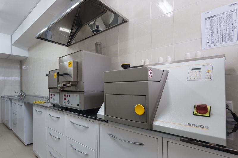 ЗУБОТЕХНИЧЕСКАЯ ЛАБОРАТОРИЯ