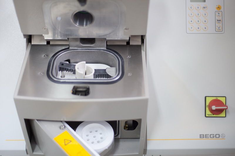 ЗУБОТЕХНИЧЕСКАЯ ЛАБОРАТОРИЯ